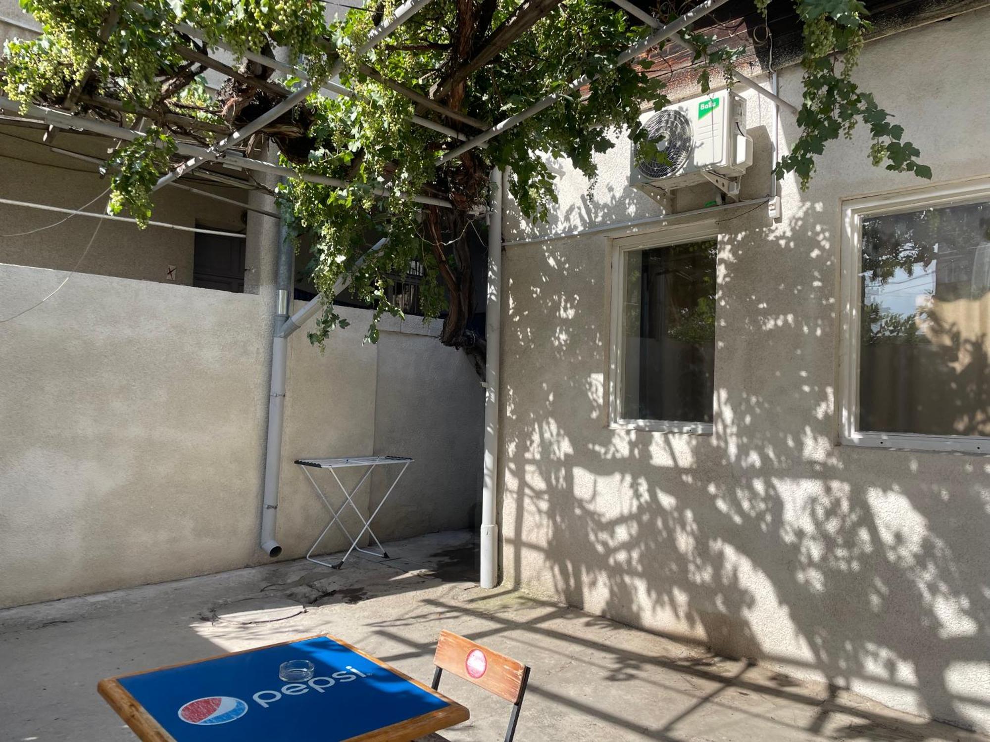יירבאן Apartment In The City Center With The Garden מראה חיצוני תמונה